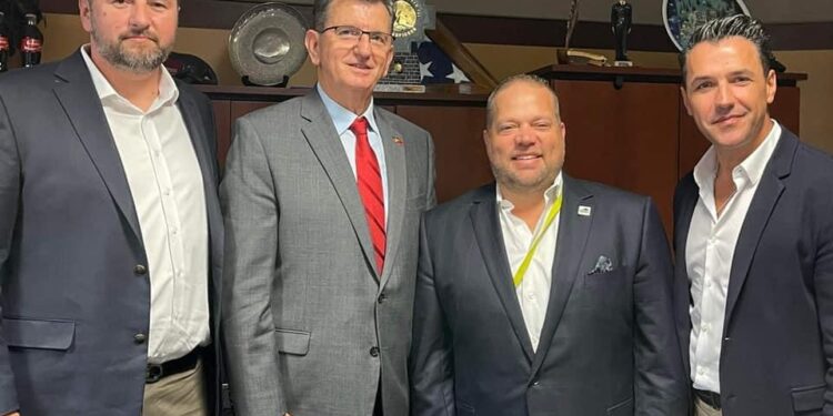 Camaj takon Majorin e Rochester Hills, Bryan Barnett