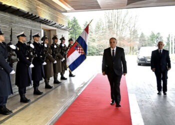 Ambasadori i Kosovës Martin Berishaj, dorëzon letrat kredenciale Presidentit të Kroacisë