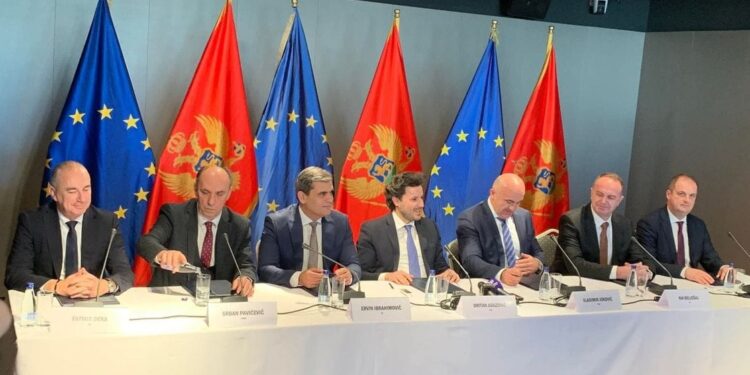 Fronti Demokratik dhe Demokratët dyshojnë se Memorandumi është tradhëti qytetare