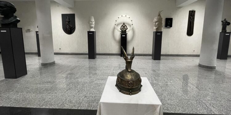 Në Tuz, mbahet Ekspozitë e skulpturave me elemente kombëtare dhe historike