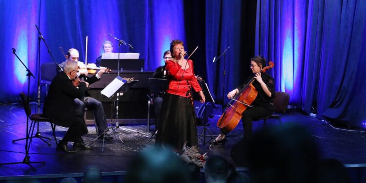 Mbahet Koncerti i Krishtlindjeve në Tuz