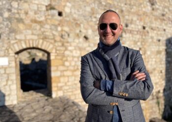 Partitë shqiptare duhen njëherë e përgjithmonë ta ndajnë “shapin nga sheqerri”, të mos bëhemi gazi i botës