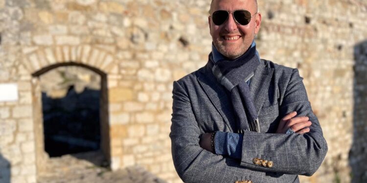 Partitë shqiptare duhen njëherë e përgjithmonë ta ndajnë “shapin nga sheqerri”, të mos bëhemi gazi i botës