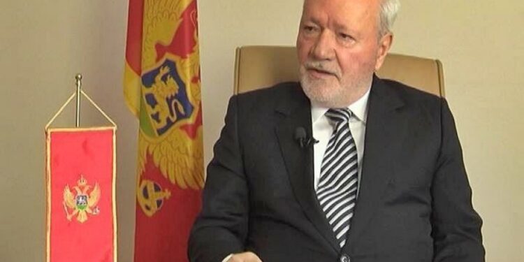 Ferhat Dinosha: Abazoviq nuk mund ta formojë qeverinë pa partinë e Djukanovic-it