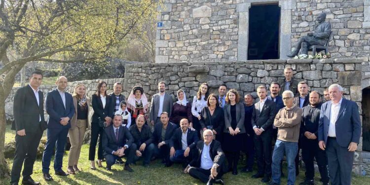 Delegacioni nga Kosova, kryesuar nga ministri Çeku, viziton Shtëpinë Muze të Dedë Gjo Lulit