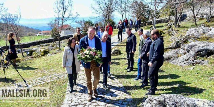 Vendosen lule te shtatorja e prijësit legjendar Dedë Gjon Lulit