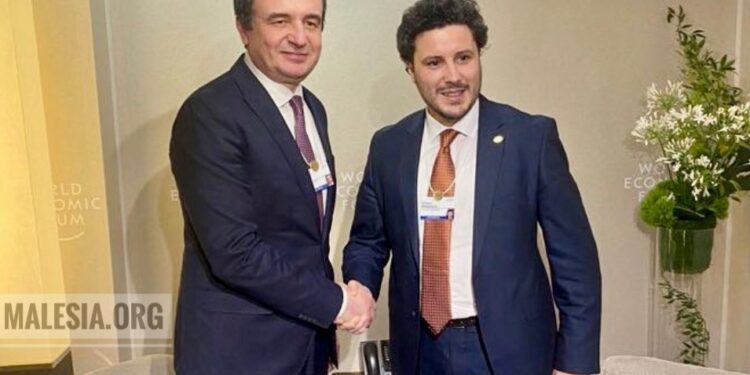 Kryeministri i Kosovës, Albin Kurti, takoi kryeministrin e Malit të Zi, Dritan Abazoviq