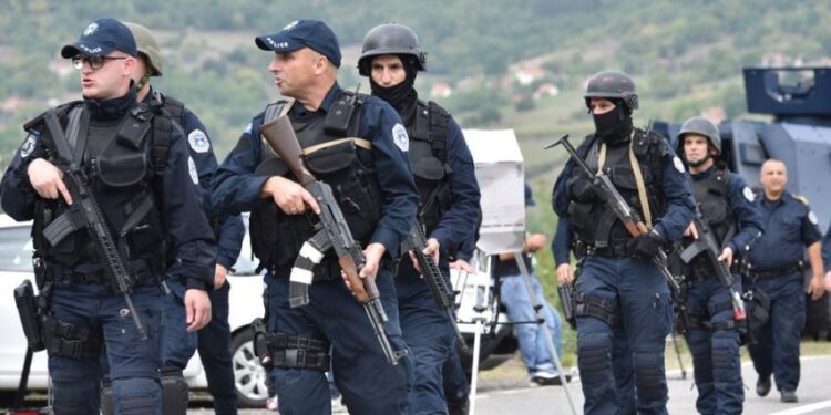 Të shtëna me armë në veri të Kosovës, mbyllen pikat kufitare me Serbinë