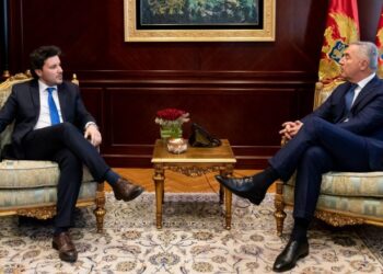 Djukanovic ndërprenë mbështetjen për Qeverinë e Abazoviqit