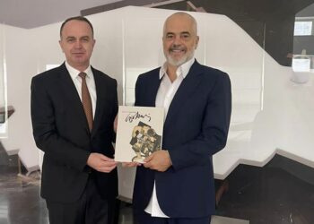 Nik Gjeloshaj takohet me Kryeministrin Edi Rama