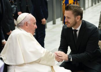 Ministri Dukaj takohet me Papa Françeskun