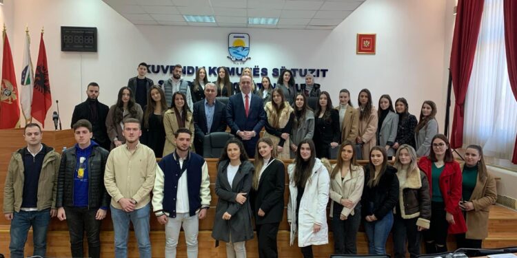 Komuna e Tuzit ndanë 50 bursa studentëve më të mirë