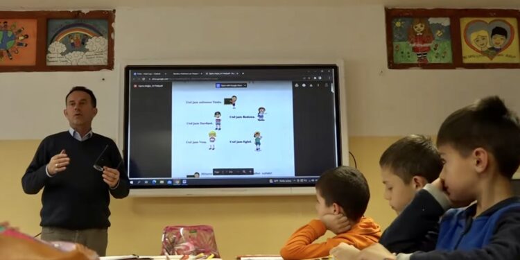 Në Rozhaje fillon kursi falas për mësimin e gjuhes shqipe me moton , “Mësojme shqip”