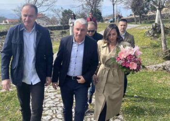 Komuna e Tuzit vendos lule te shtatorja e Ded Gjon Lulit