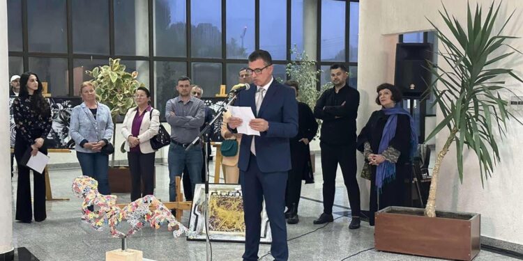 Artistët nga Shkodra, mbajten ekspozitën “T’9 për Tuz”