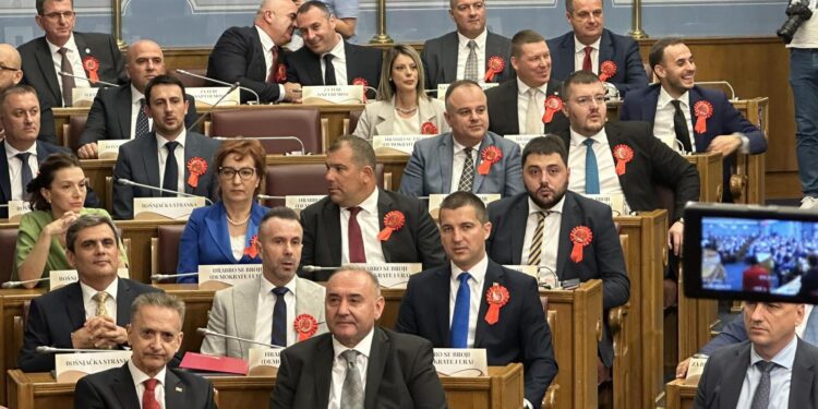 Konstituohet parlamenti i ri i Malit të Zi, por ende pa kryetar