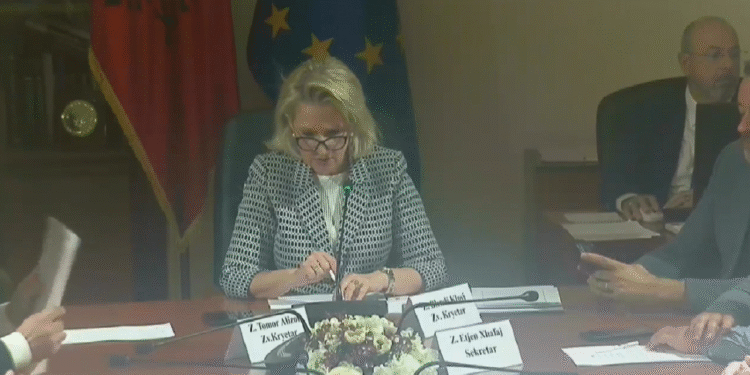 Zhaklina Peto, emërohet Ambasadore e Shqipërisë në Malin e Zi