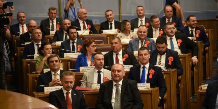 Kuvendi i Malit të Zi, verifikon mandatet e deputetëve, Gjeloshaj, Camaj, Nimanbegu, Zenka, deputetë nga partitë shqiptare