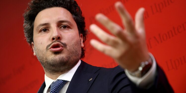 Abazoviq: Qeveria po formohet nga qarqe që duan të ndalojnë luftën kundër krimit