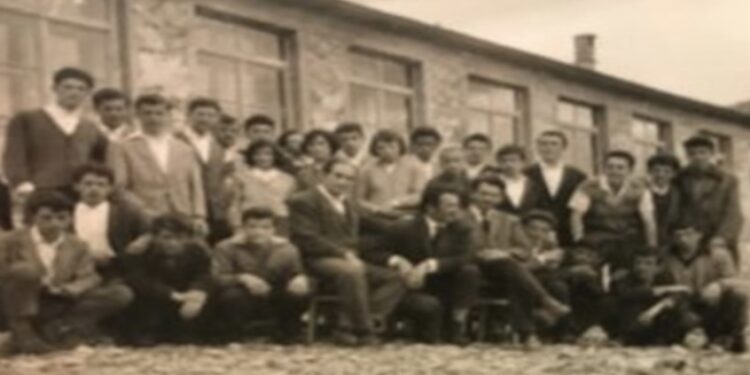 Me krenari e nostalgji i kujtoj mësuesit e mi