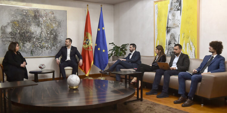 Kryeministri Millojko Spajiq takon ambasadoren e Kosovës, Ariana Zherka Hoxha.