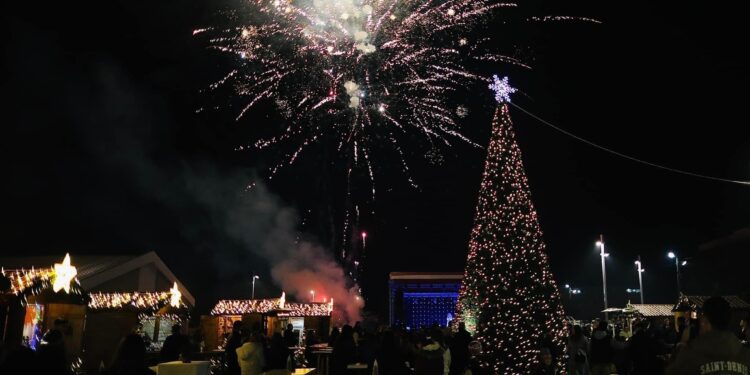 Atmosferë festash në Tuz, hapet “Pazari i Dimrit” në Sheshin e Ri