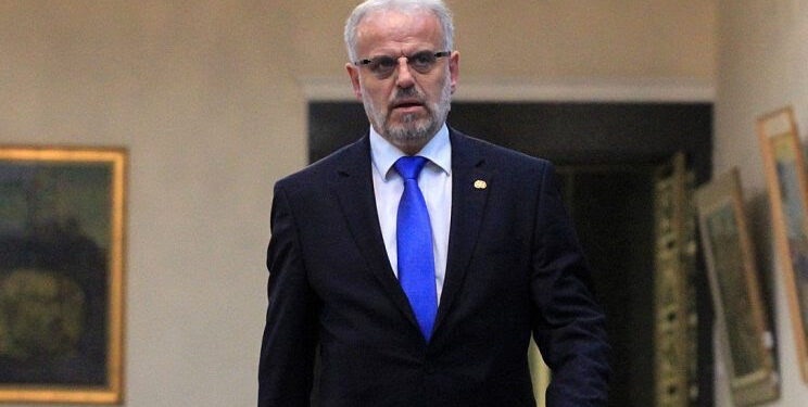 Talat Xhaferi është kryeministër i Maqedonisë