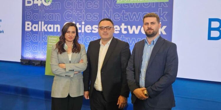 Kryetari i Komunës së Tuzit, Lindon Gjelaj merr pjesë në samitin B-40, në Tiranë