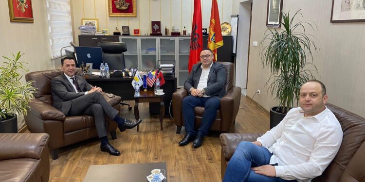 Gjelaj dhe Ivanaj pritën kryetarin e shoqatës “Jehona e Malësisë” nga Miçigani, Agron Dedivanaj