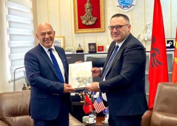 Kryetari i Gjakovës, Ardian Gjini vizitoi Komunën e Tuzit