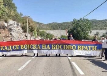 Bllokojnë rrugën Tuz – Bozhaj dhe shpalosin mesazhin “Kur ushtria të kthehet në Kosovë”