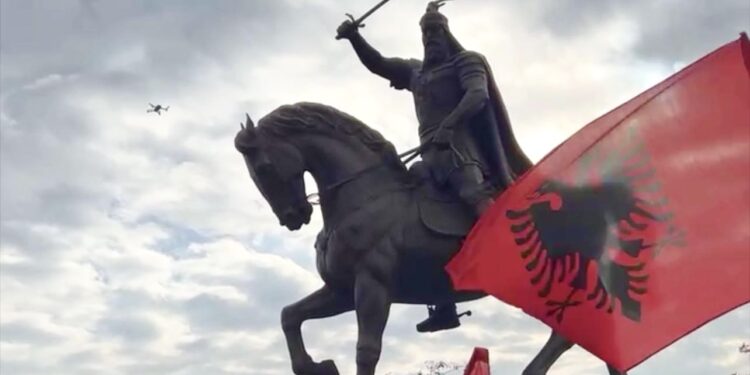 Historike, inaugurohet përmendorja e krye-heroit Gjergj Kastriot-Skënderbeut në Tuz