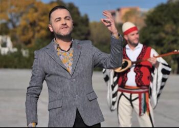 Toni Ujkaj, vjen me këngen e re “Mërgimtarët tanë”