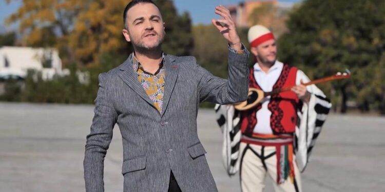 Toni Ujkaj, vjen me këngen e re “Mërgimtarët tanë”