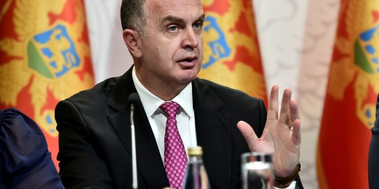 Gjeloshaj i pakënaqur me Qeverinë