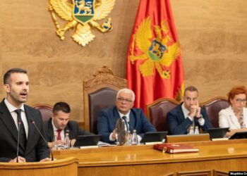 Pakicat do të kërkojnë largimin e Mandiqit, kërcnojnë të largohen nga qeveria e Spajiqit