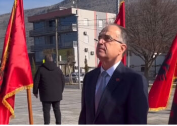 Presidenti Begaj në Tuz, vendosi kurorë me lule te përmendorja e Heroit tonë Kombëtar, Gjergj Kastrioti Skënderbeu