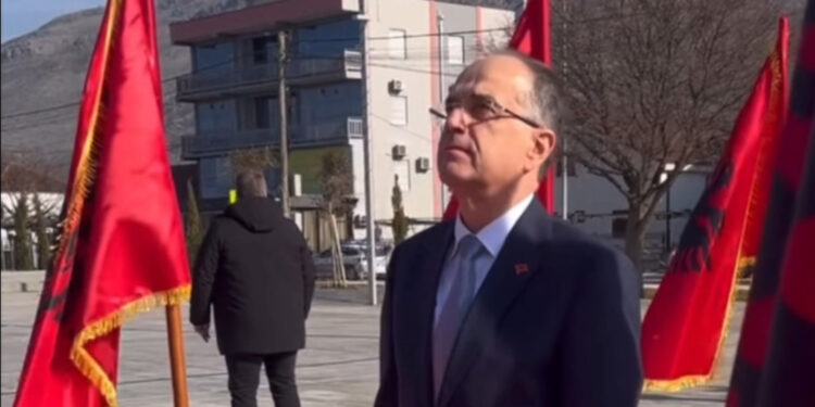 Presidenti Begaj në Tuz, vendosi kurorë me lule te përmendorja e Heroit tonë Kombëtar, Gjergj Kastrioti Skënderbeu