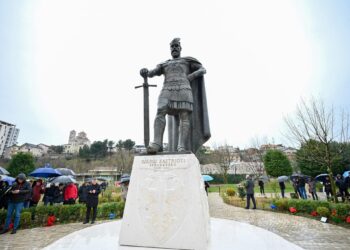 581 vjet nga Besëlidhja e Lezhës, zbulohet shtatorja e re e Skënderbeut