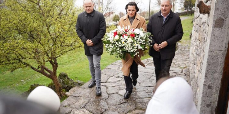 Homazhë te Shtëpia Muze e Dedë Gjo Lulit