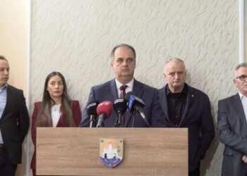 Qeveria e M.Z. do të japë me qira Plazhin e Ulqinit për një shekull, përkundër kundërshtimit të ulqinakëve!