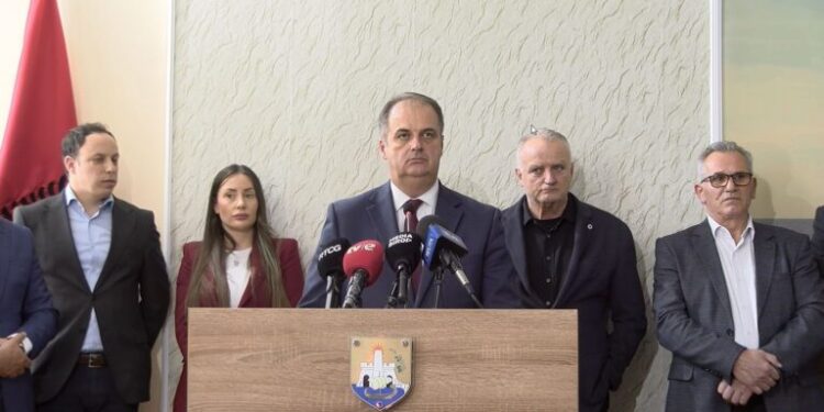 Qeveria e M.Z. do të japë me qira Plazhin e Ulqinit për një shekull, përkundër kundërshtimit të ulqinakëve!