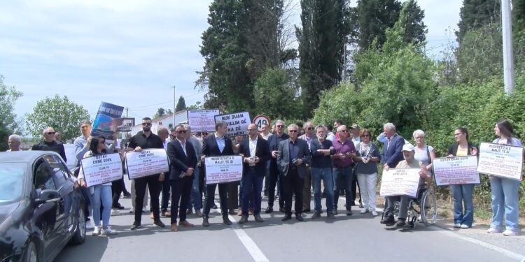 Protesta në Ulqin: Nuk do ta lejojmë shitjen e vendit tonë për 100 vjet