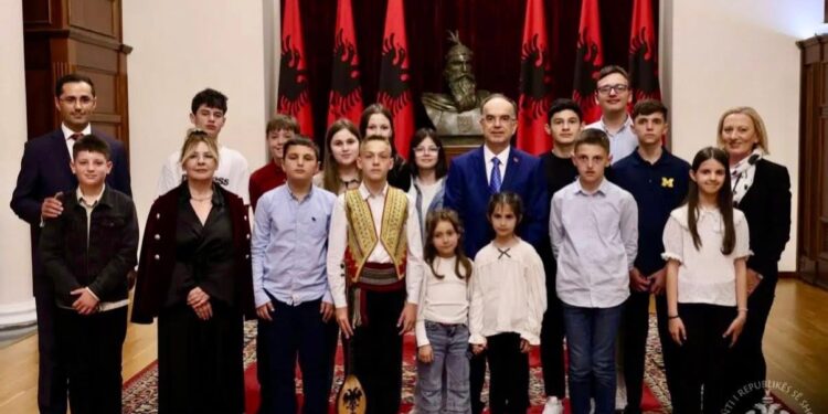 Nxënësit e shkollës fillore “Mahmut Lekiq” nga Tuzi vizituan Institucionin e Presidentit të Republikës së Shqipërisë