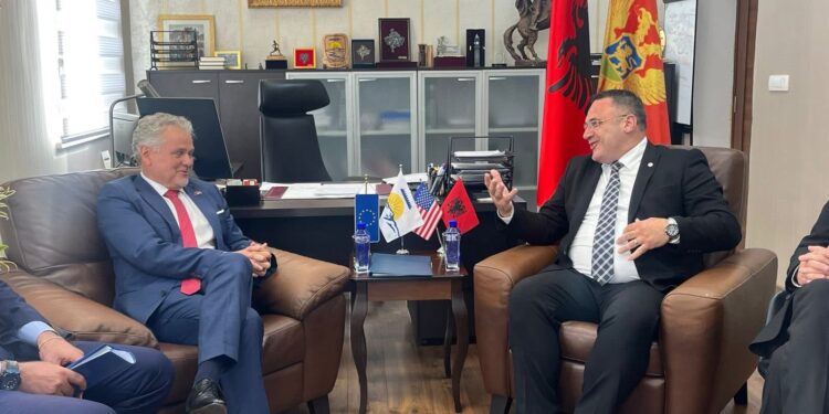 Ambasadori i BE-së Johann Sattler vizitoi Komunën e Tuzit