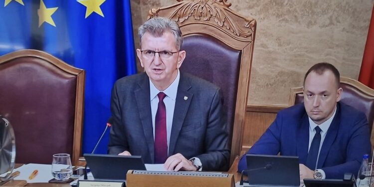 Miratohet propozim-ligji i deputetit Nikollë Camaj, në dobi të Komunës së Tuzit