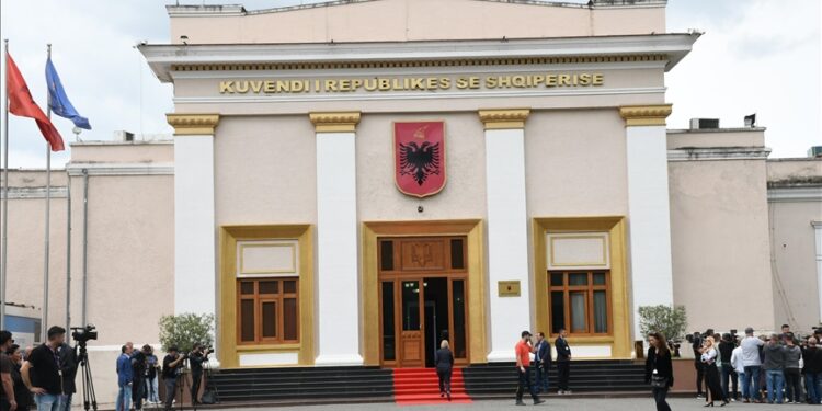 Kuvendi i Shqipërisë miraton qeverinë e re të Edi Ramës