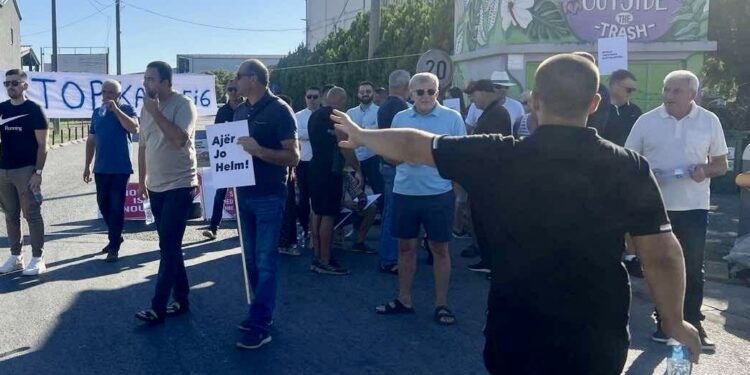 Banorët e Malesisë protestojnë kundër ndërtimit të kades sanitare në Deponi