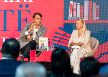 Promovohet libri Enciklopedia Imagjinare i ish-kryeministrit Bajram Kosumi në Panairin e 6-të të Librit në Tuz