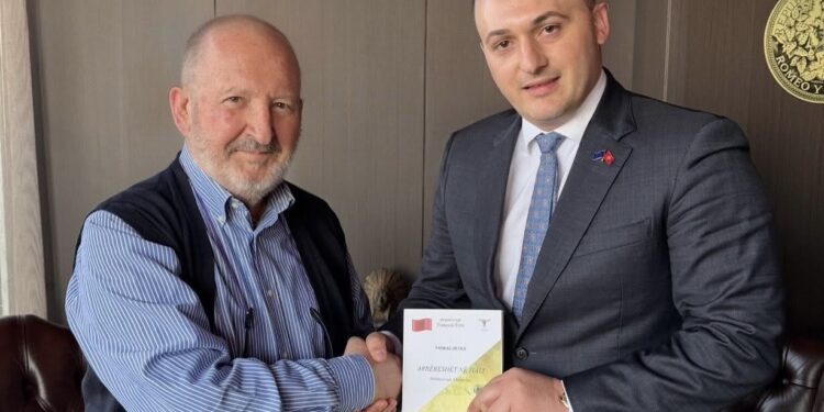 Drejtori i Përgjithshëm për të Drejtat e Popujve Pakicë, Arben Xhurreta, në takim me Presidentin e Federatës së Shoqatave Arbëreshe në Kalabri